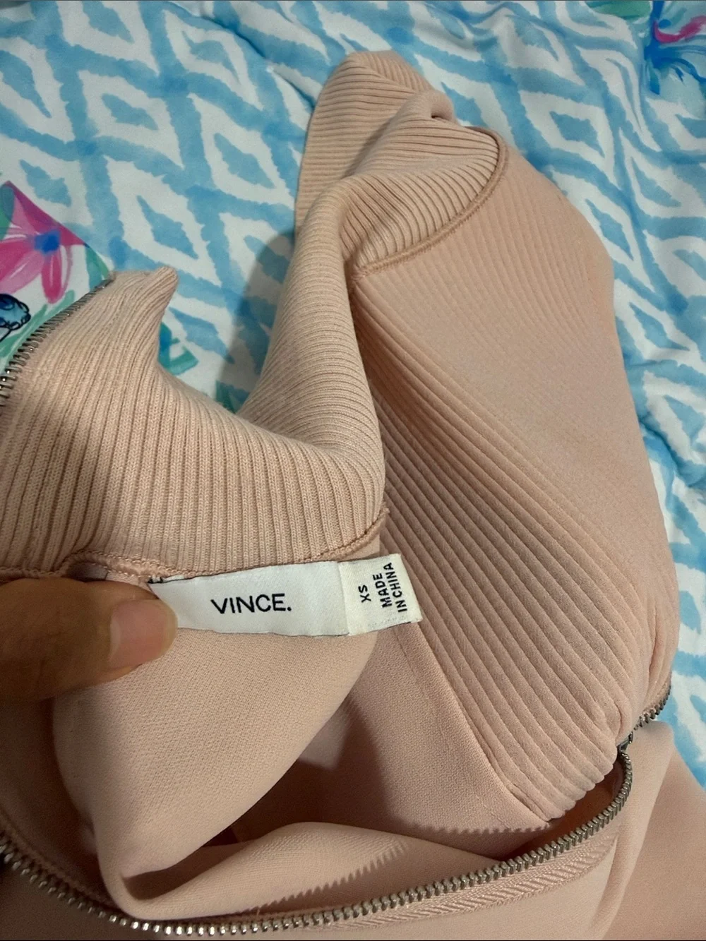 Vince women Sleeveless Turtleneck top XS fits XS- S- M - Picture 4 of 11